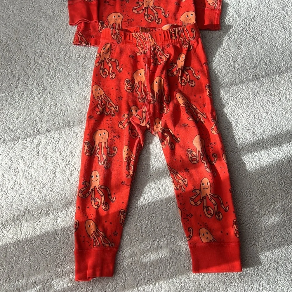 Hanna Anderson kids pjs with an octopus design - Picture 2 of 8